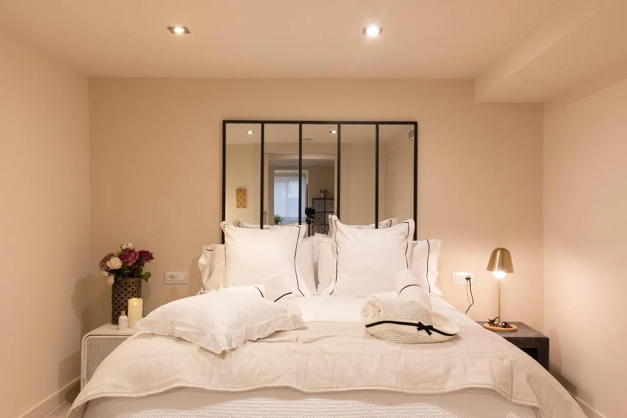 Chic Apartments Barcelona 0*,  Spain