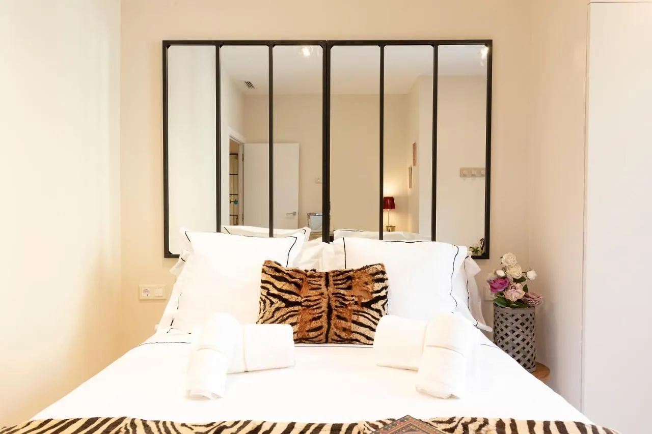 Chic Apartments Barcelona 0*,